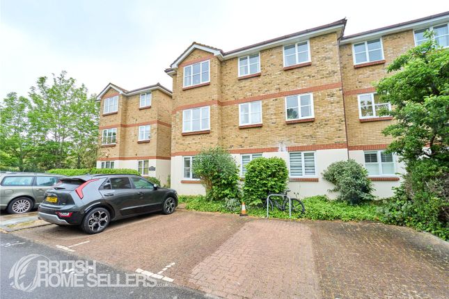 2 bed property, in Braddock Close, £310,000