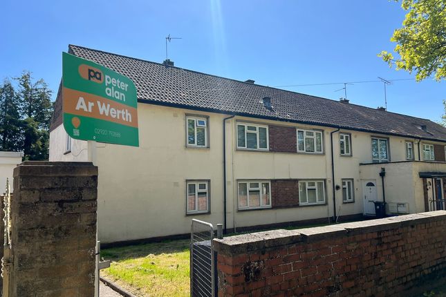 2 bed property, in Greenway Road, £110,000