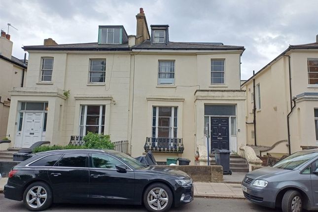 2 bed property, in Belsize Road, £350,000