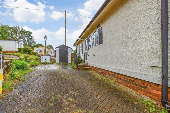 2 bed property, in Charing, £120,000