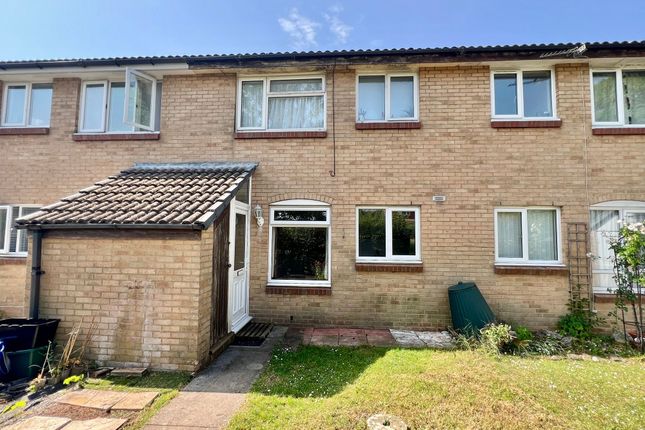 1 bed property, in Allington Close, £125,000