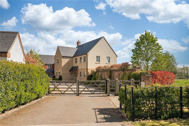 3 bed property, in Dingley Road, £800,000