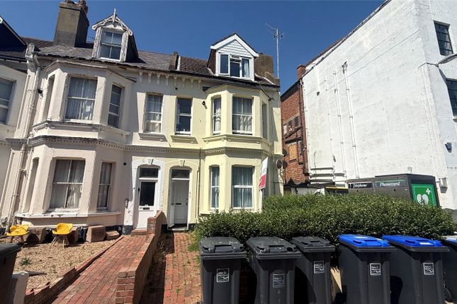 2 bed property, in Rowlands Road, £180,000