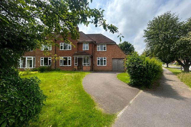 5 bed property, in Heath Road South, £426,250