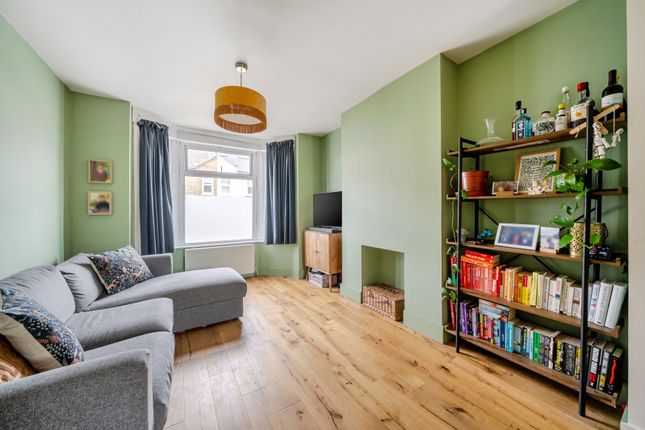 3 bed property, in Larkbere Road, £625,000