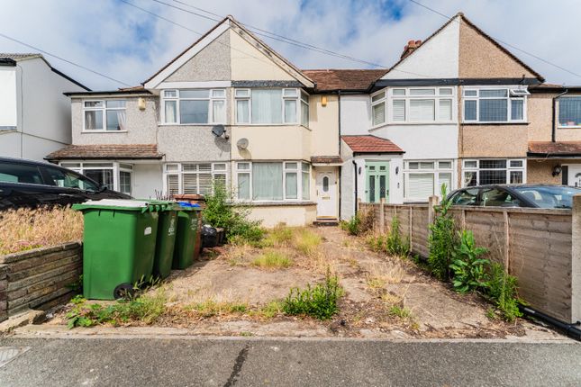 2 bed property, in Dorchester Avenue, £375,000
