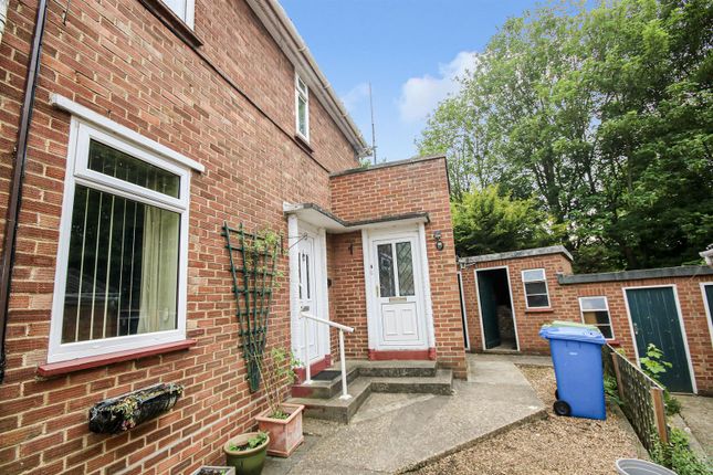 2 bed property, in Sycamore Crescent, £160,000