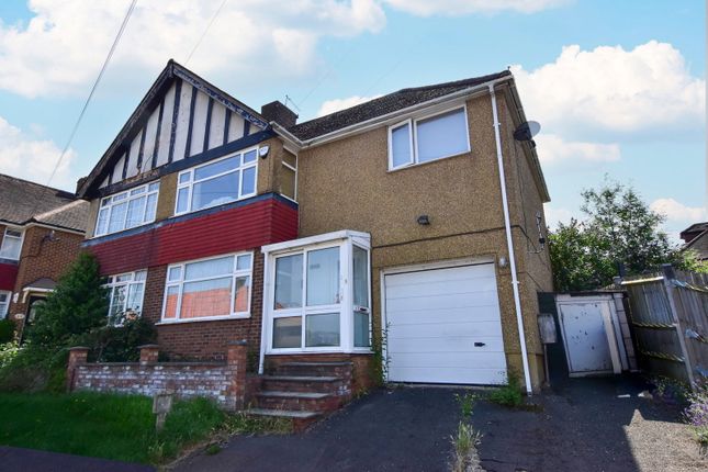 4 bed property, in Langley Avenue, £450,000