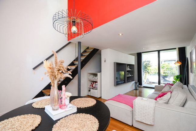2 bed property, in Fir Street, £185,000