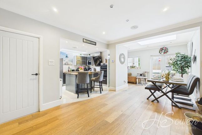3 bed property, in Pine View Road, £315,000