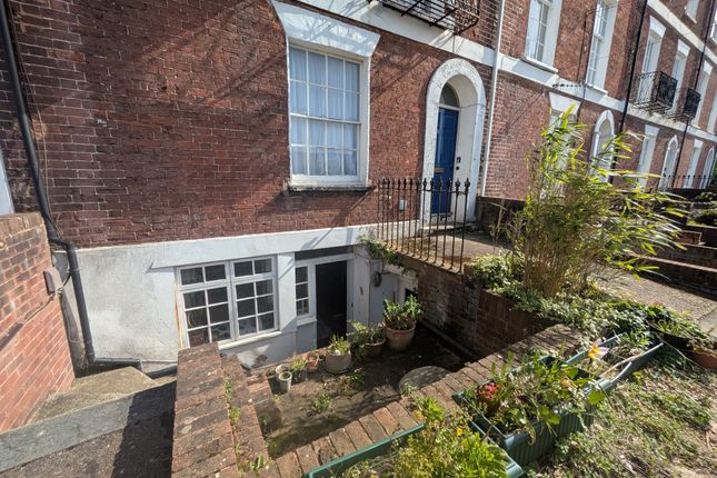 1 bed property, in Oxford Road, £150,000