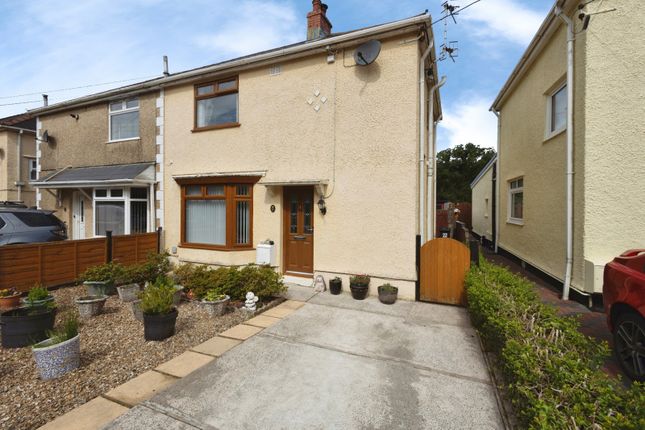 3 bed property, in Pen Y Bont Terrace, £180,000