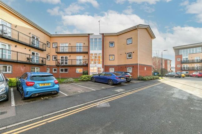2 bed property, in Central Wharf Road, £205,000