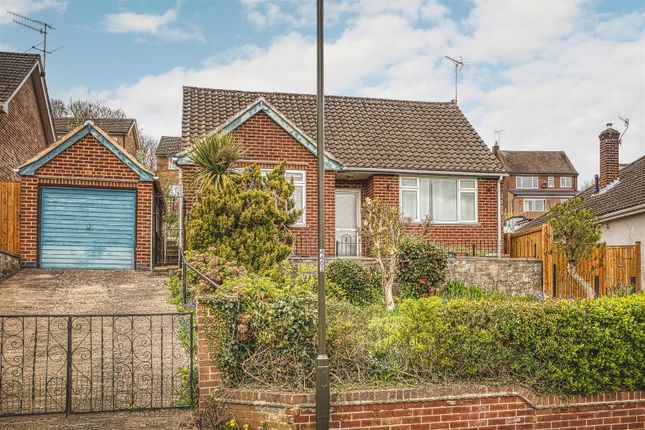 3 bed property, in Lodge Drive, £315,000