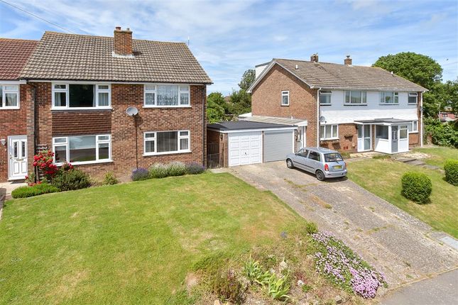2 bed property, in Willow Waye, £260,000