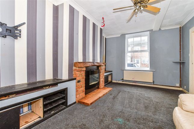 2 bed property, in South Street, £150,000