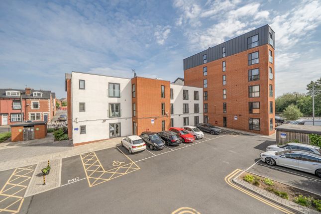 2 bed property, in Green Quarter, £170,000