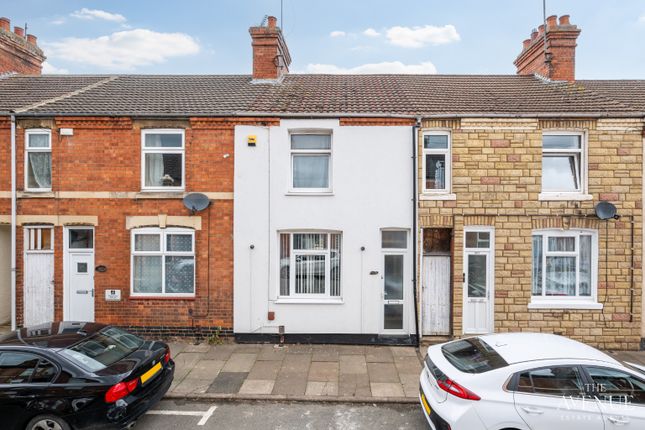 2 bed property, in Regent Street, £160,000