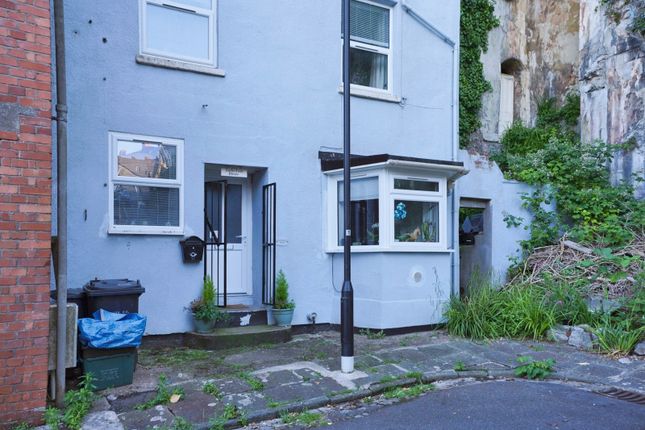 2 bed property, in Belgrave Hill, £340,000