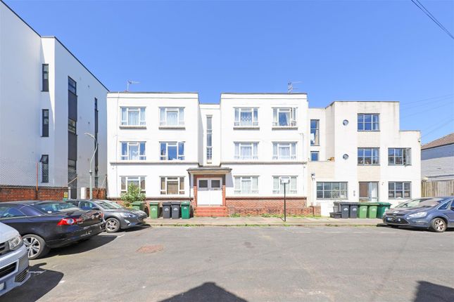 2 bed property, in Grange Court, £300,000