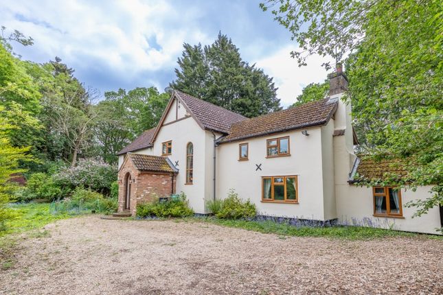 5 bed property, in Grove Cottage, £475,000