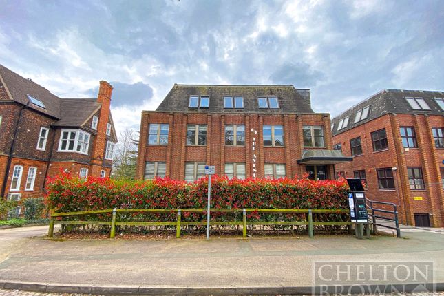 2 bed property, in The Avenue, £175,000
