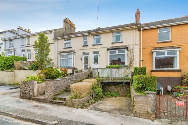 2 bed property, in Hill Park Road, £85,000