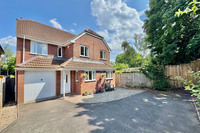 4 bed property, in Broadlands Rise, £575,000