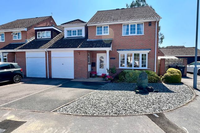4 bed property, in Teasel Way, £490,000