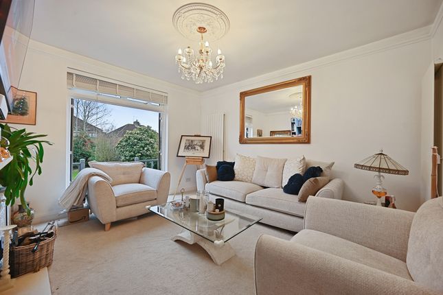 2 bed property, in College Close, £600,000