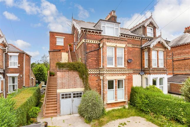 2 bed property, in London Road, £215,000
