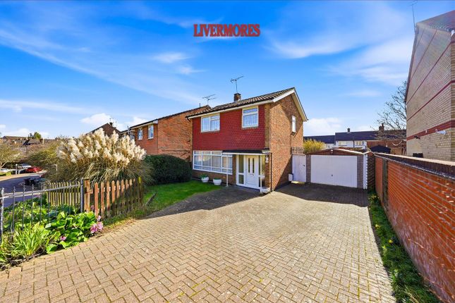 3 bed property, in Bevis Close, £450,000