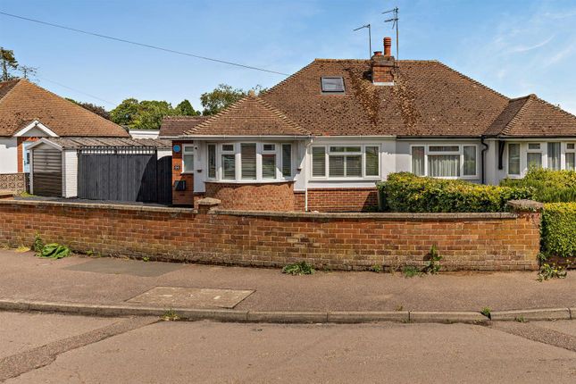 2 bed property, in Station Road, £350,000