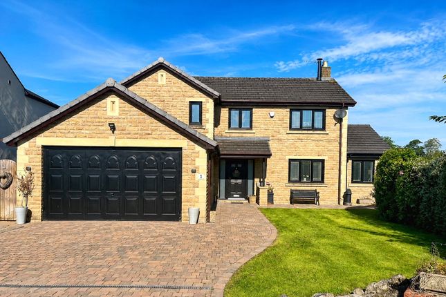 4 bed property, in Chapel Close, £495,000