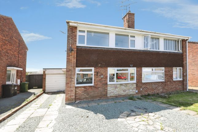 3 bed property, in Windsor Drive, £185,000