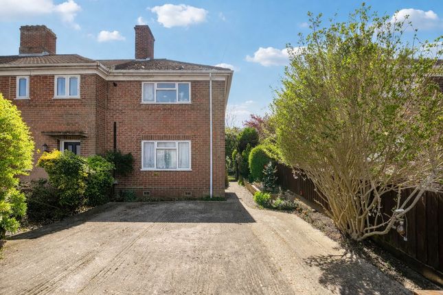 2 bed property, in Dashwood Road, £330,000