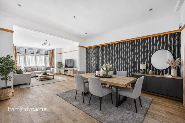 4 bed property, in Cedar Road, £475,000