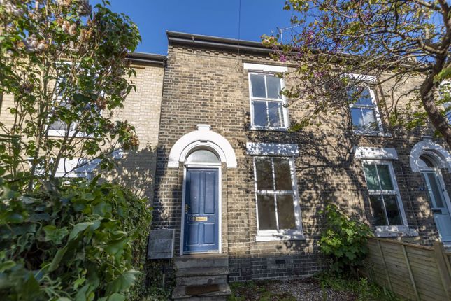 2 bed property, in Connaught Road, £214,950