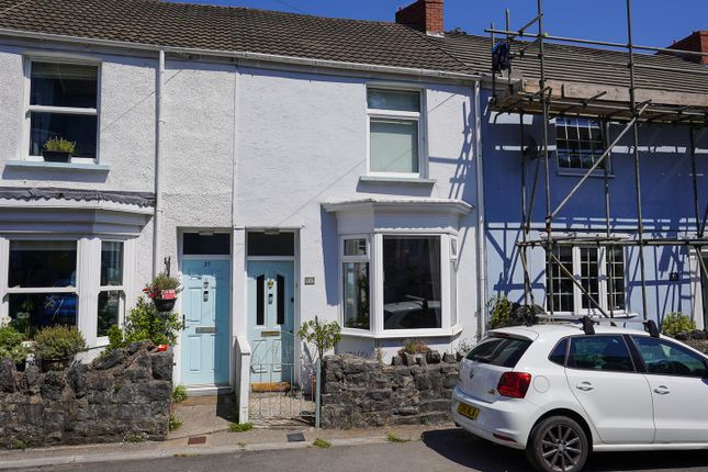 2 bed property, in Overland Road, £465,000