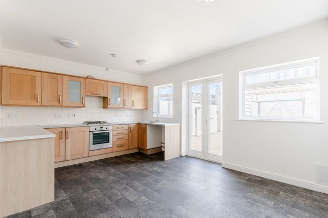 3 bed property, in Davis Street, £260,000