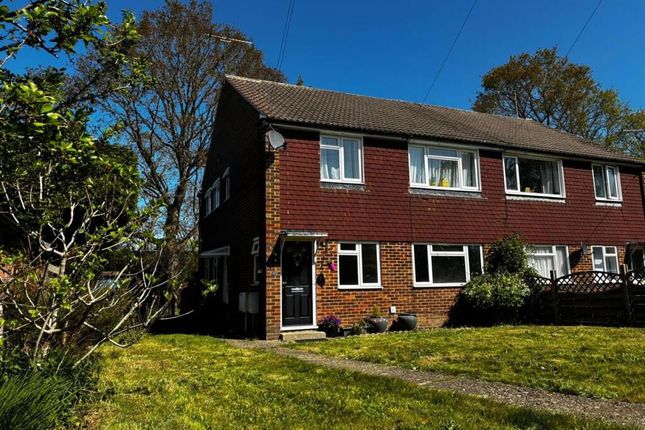2 bed property, in Lingfield Road, £190,000