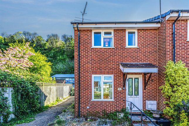 2 bed property, in The Spinneys, £360,000