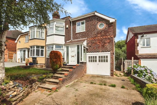 4 bed property, in Lyndhurst Road, £340,000