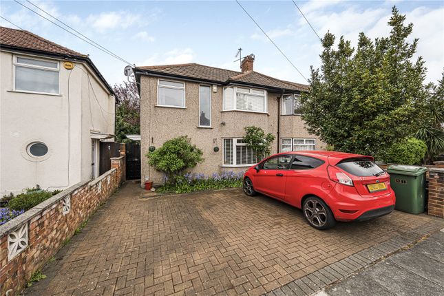 3 bed property, in Hall Farm Drive, £575,000