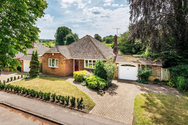 3 bed property, in Leatherhead Road, £729,950