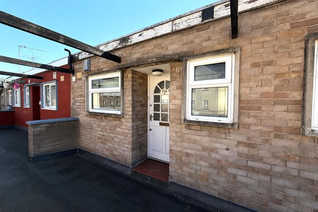 2 bed property, in Fortescue Road, £130,000