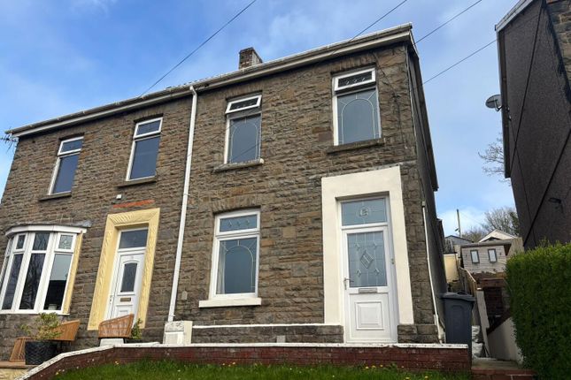 3 bed property, in Old Road, £140,000