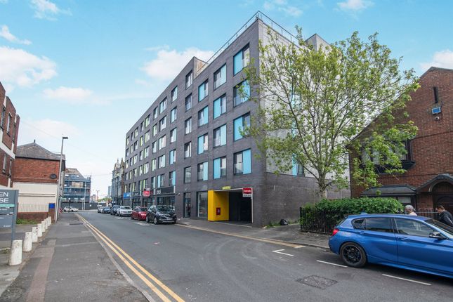 1 bed property, in Victoria Street, £60,000