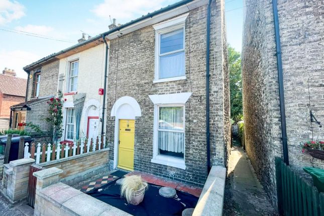 2 bed property, in Station Road, £150,000