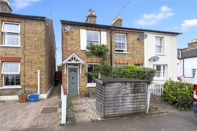 2 bed property, in Myrtle Road, £595,000